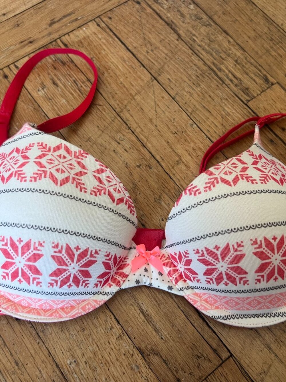 Victoria's Secret T-Shirt Bra White Red Snowflake Print 32D